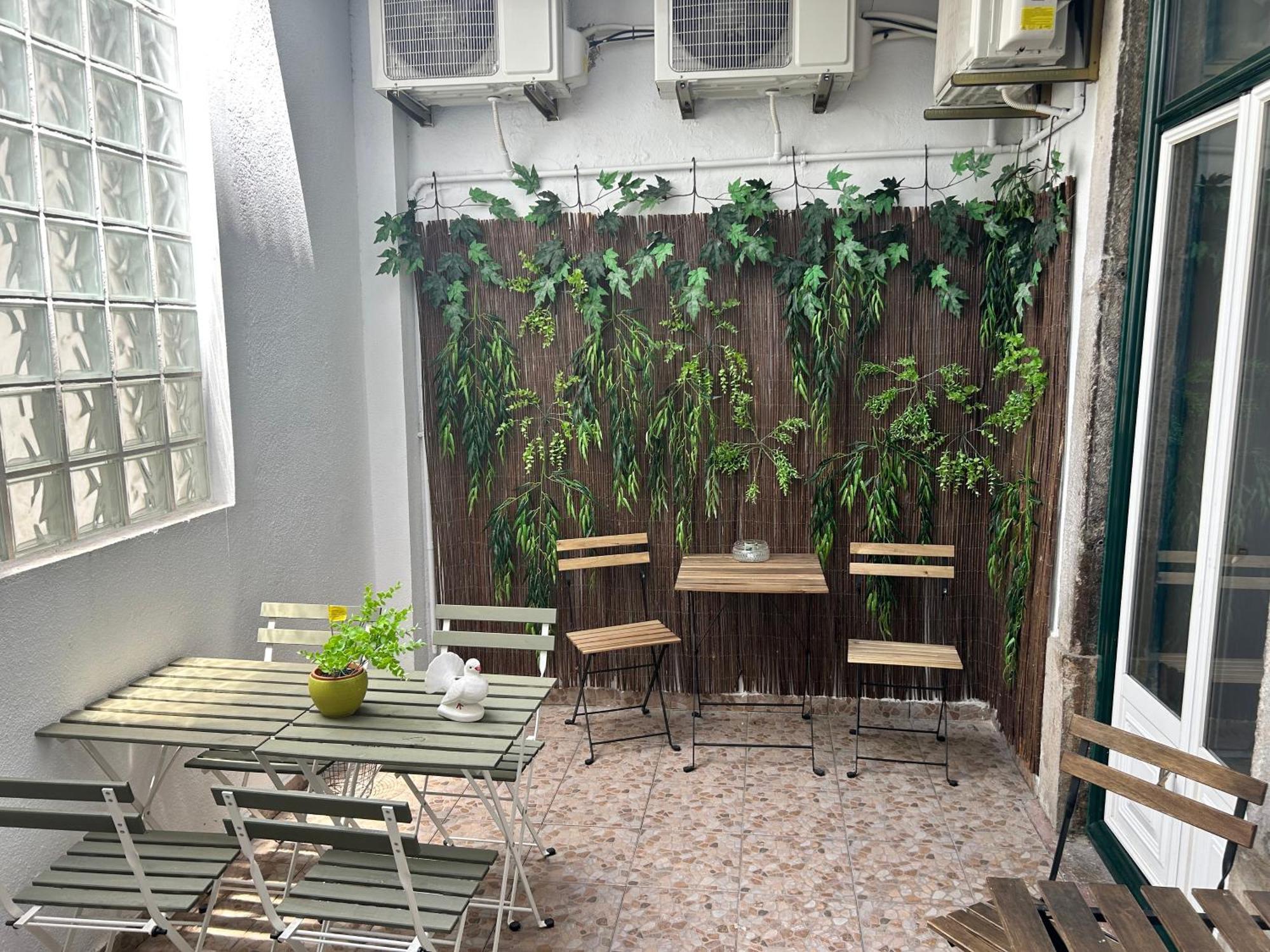 Farol Bed And Breakfast Алмада Екстериор снимка